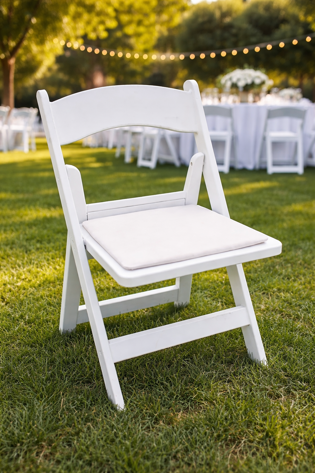 50 Pcs White Resin Folding Chairs Set