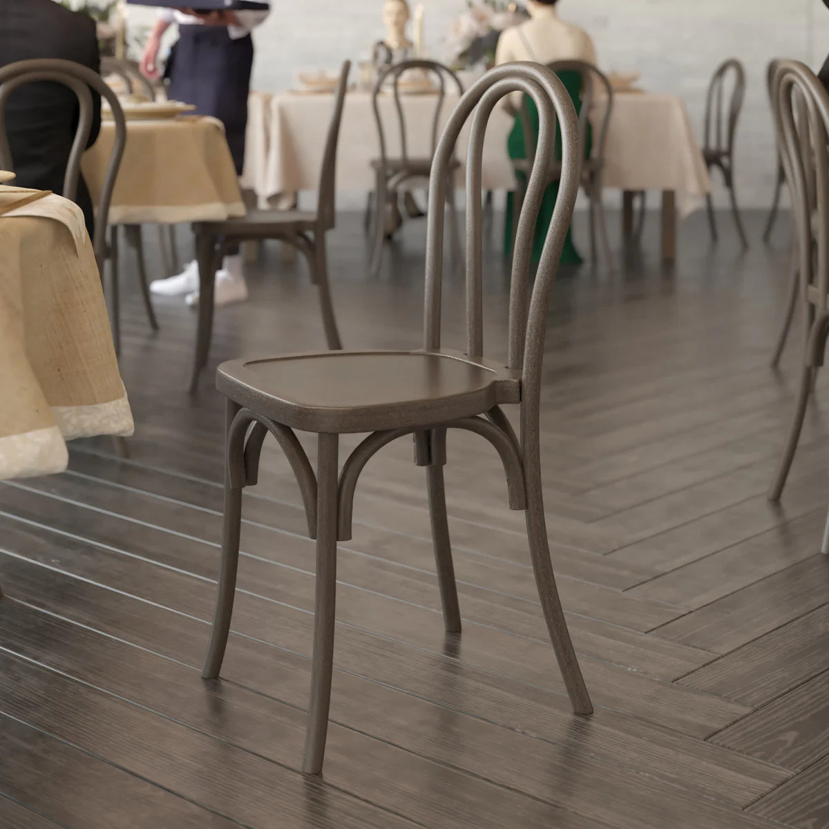 Silla Thonet de resina con aspecto de madera para interiores y exteriores comerciales