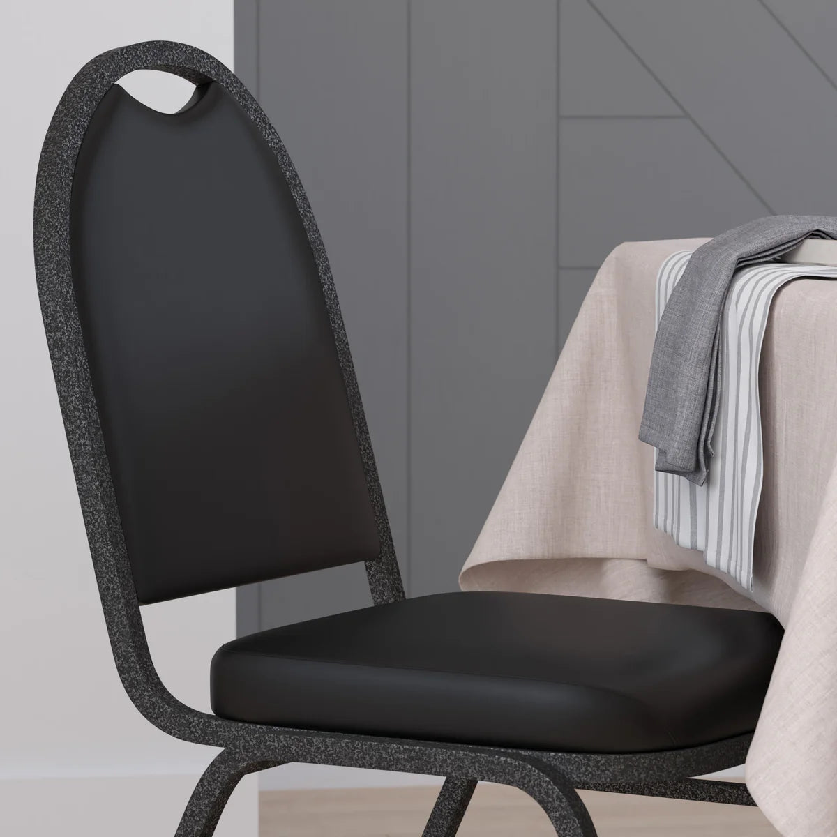 Silla de banquete apilable HERCULES Series de grado comercial con respaldo de cúpula y estructura metálica, capacidad 227 kg.
