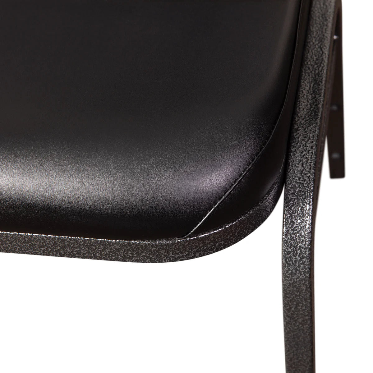 Silla de banquete apilable HERCULES Series de grado comercial con respaldo de cúpula y estructura metálica, capacidad 227 kg.