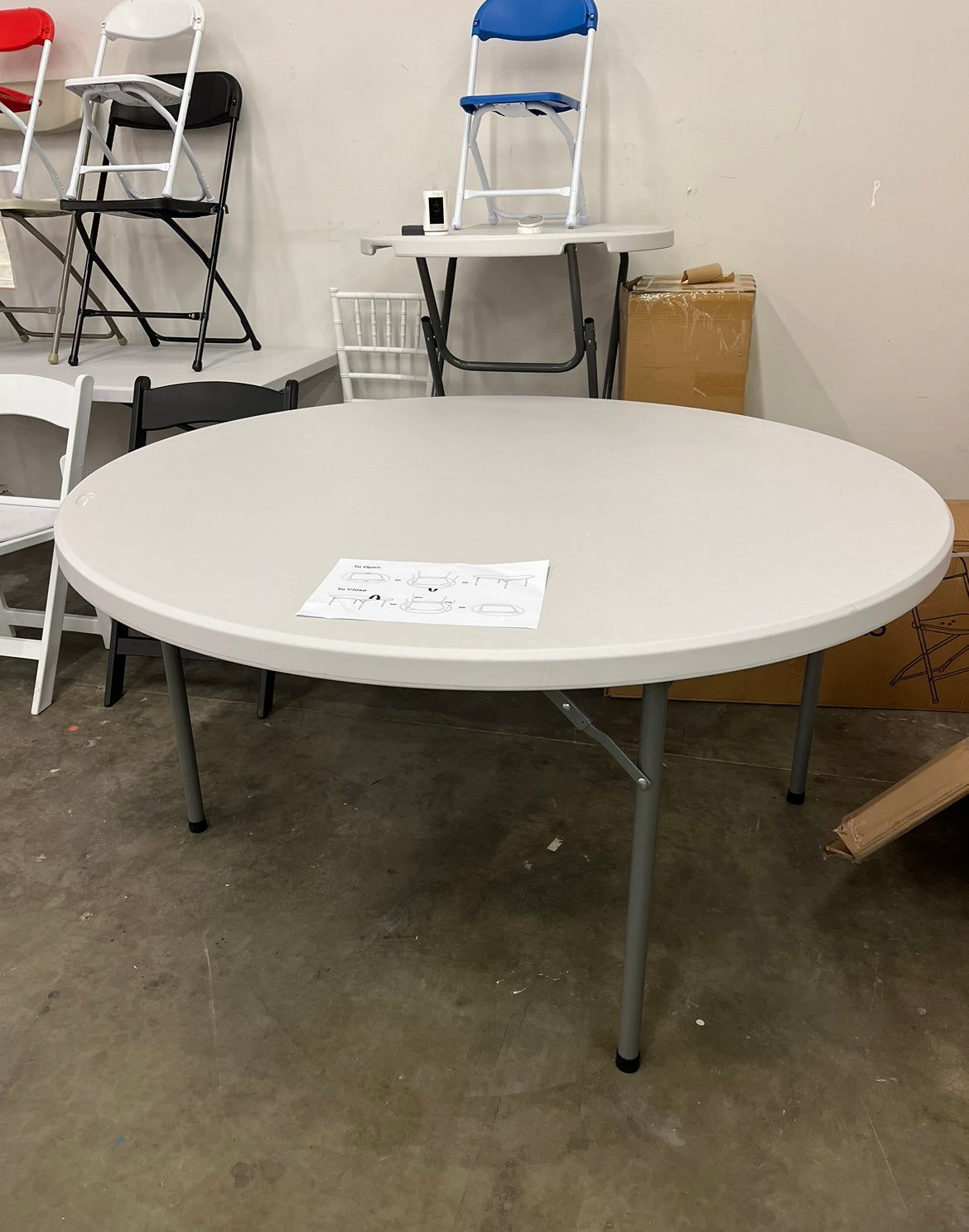 60 Inch Round Table
